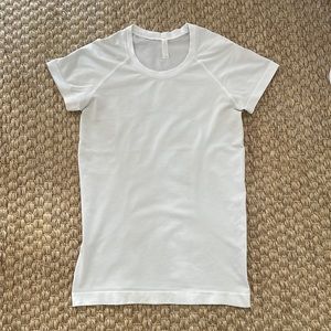 Lululemon Swiftly Tech White Short Sleeve Top Size 6